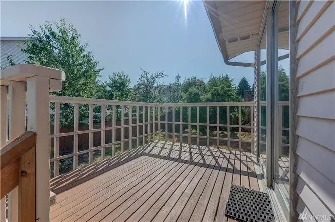 每周房产丨Lynnwood 两户型独栋别墅，低价高租金，出价45万美金！